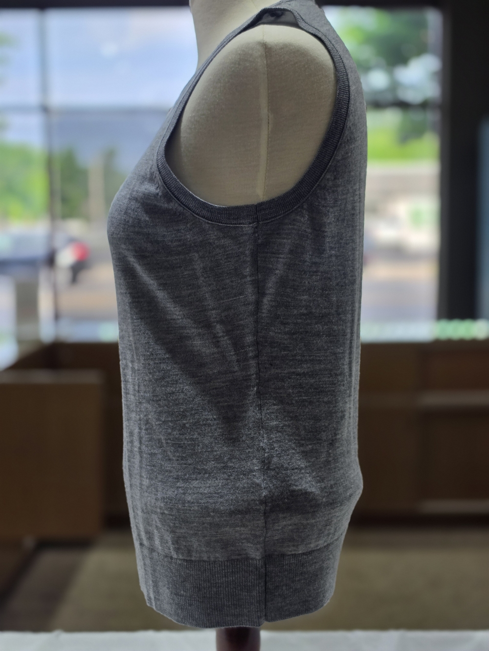 Banana Republic Gray Merino Wool Crewneck Sleeveless Tank/Sweater - Picture 5 of 8